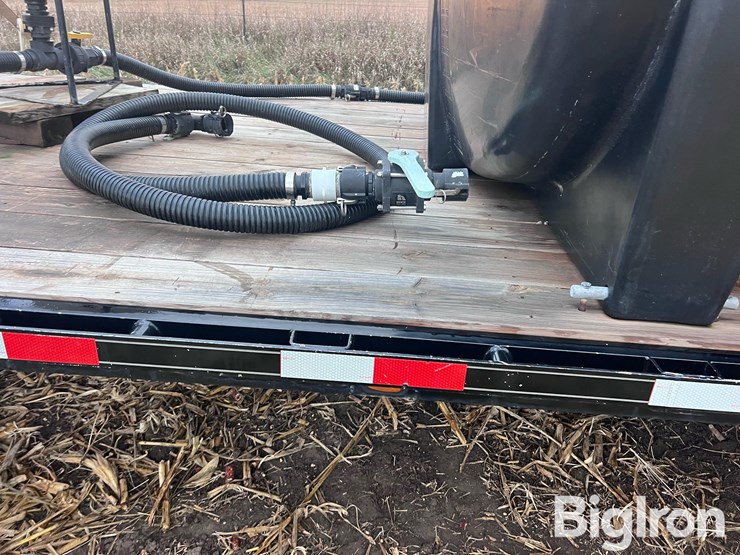 2015-titan-trailer-image-17