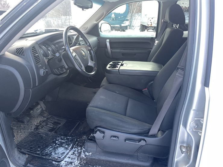 #1158-•-2013-silverado-1500-pickup-truck-(has-mn-title)-image-20