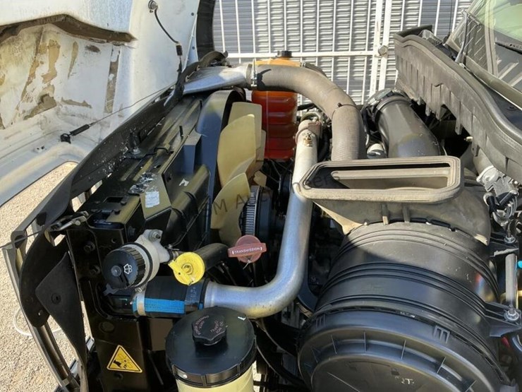 2015-international-7400-image-23