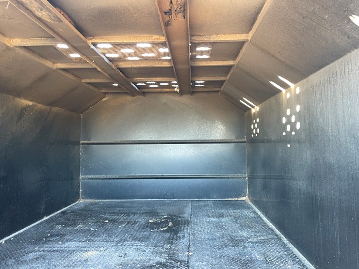 2010-ford-f550-image-18