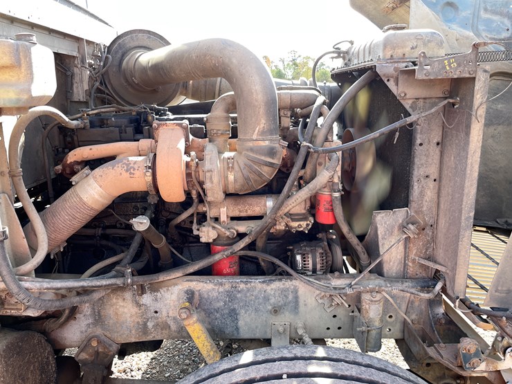 #1104-•-1989-international-truck-tractor-**should-be-trailered**-(has-mn-title)-image-15