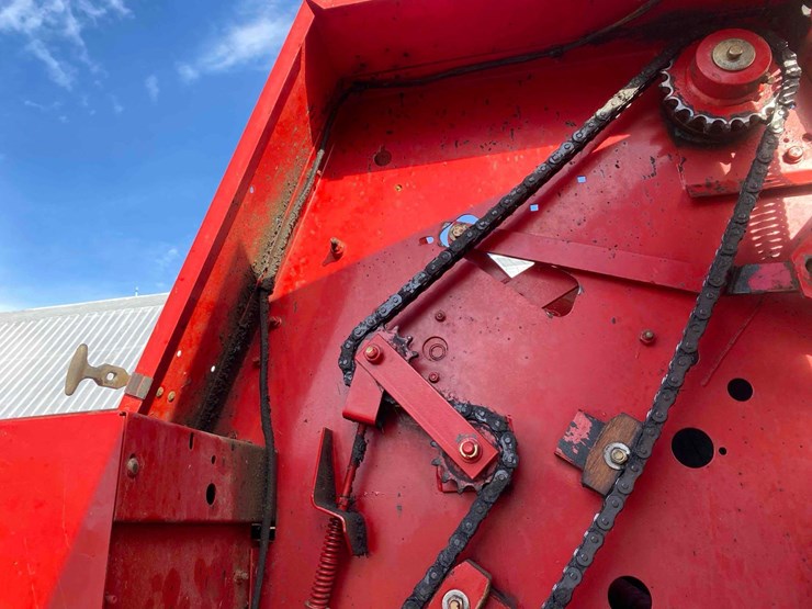 new-holland-644-image-21