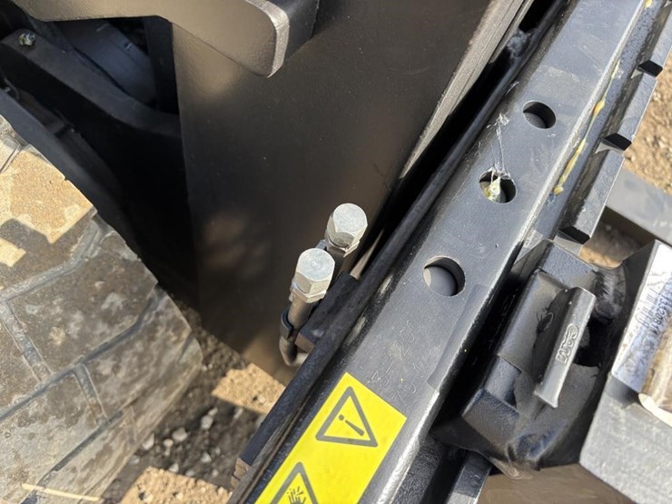 2020-toyota-8fg35u-image-13