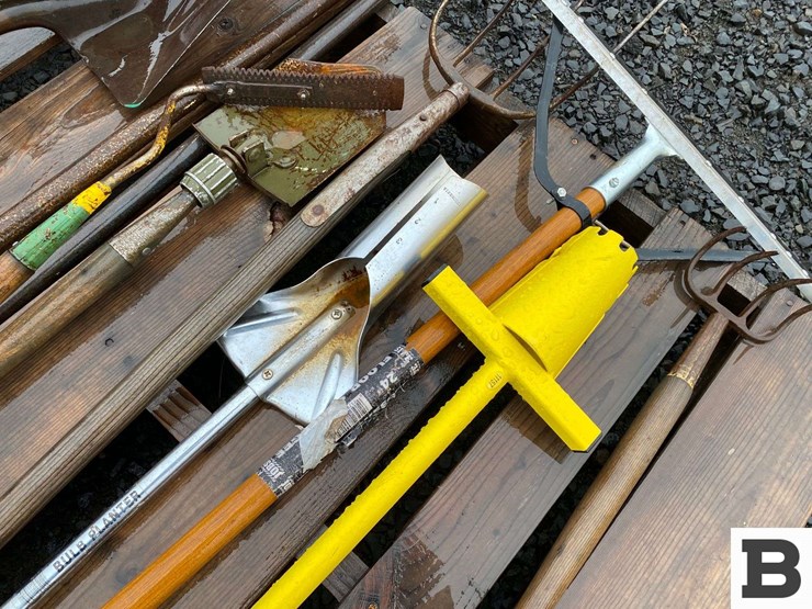 rake,-pitchfork,-shovels,-misc.-hand-tools-image-4