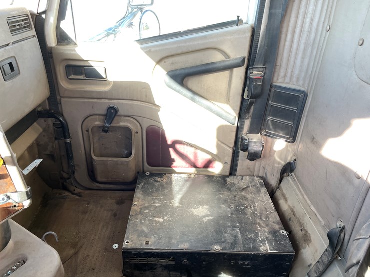 #1105-•-2005-international-5500i-6x4-dump-truck-(has-mn-title)-image-35