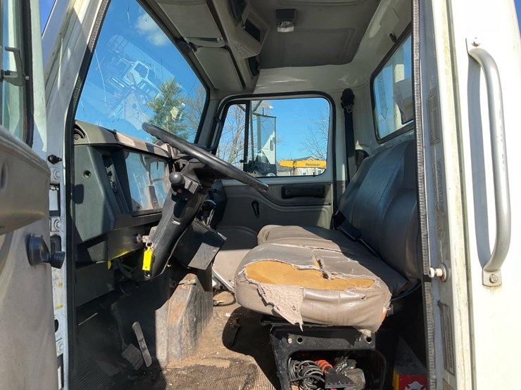 2001-international-4900-image-107