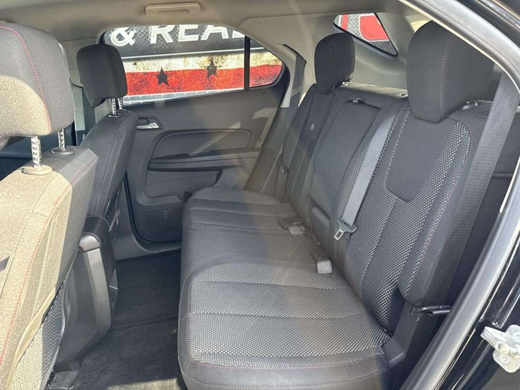 2015-chevrolet-equinox-lt-image-19