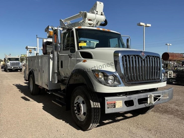 2013-international-7400-image-4