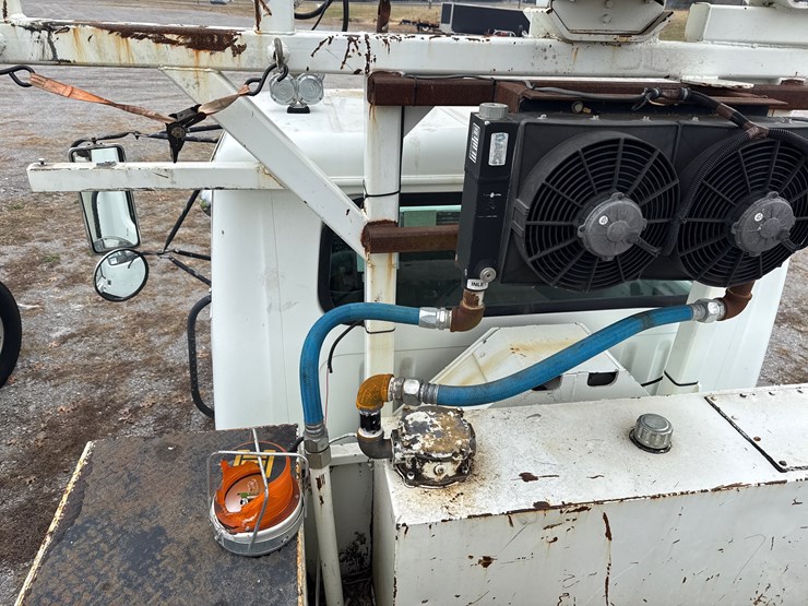 international-4900-image-23