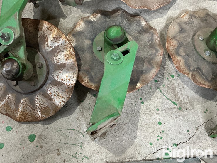 john-deere-row-openers-image-10