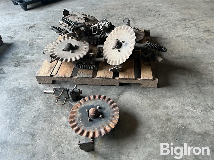 yetter-fertilizer-opening-disks-image-2