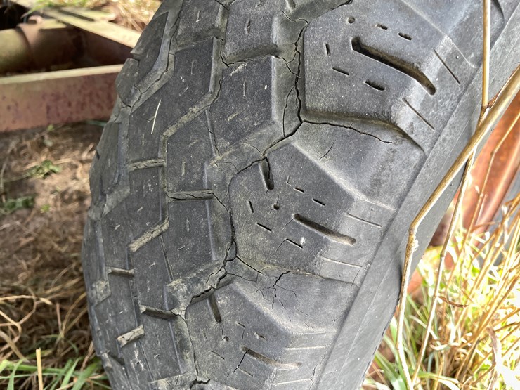 #210-•-16'-hay-rack-on-running-gear-(boyceville,-wi)-image-39