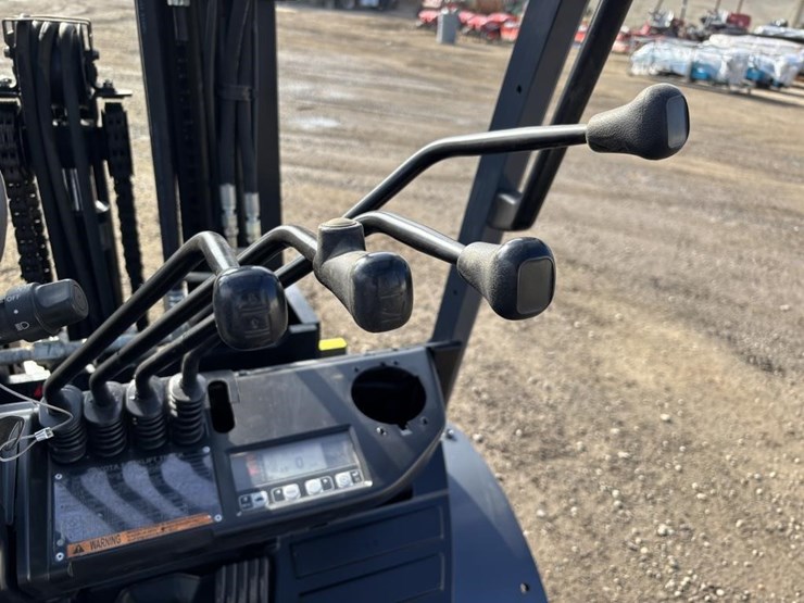 2020-toyota-8fg35u-image-25