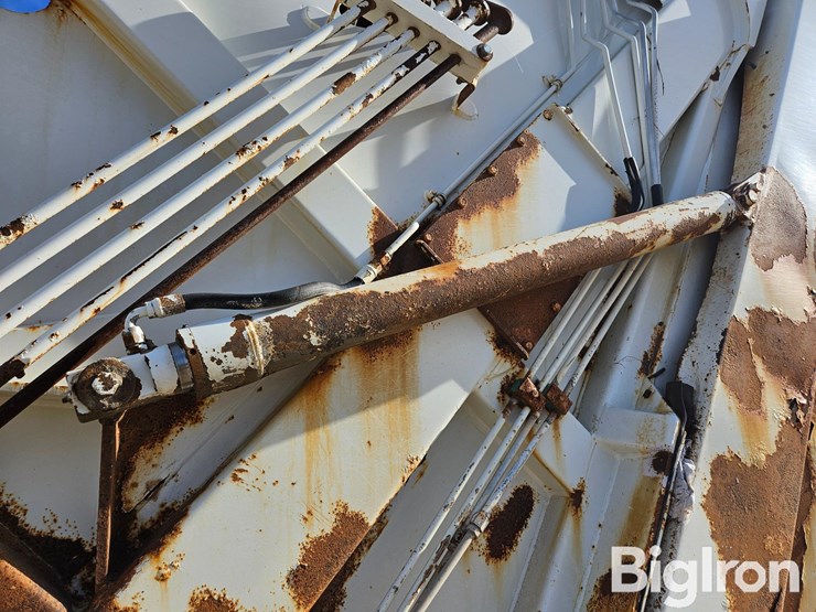 international-4900-image-19