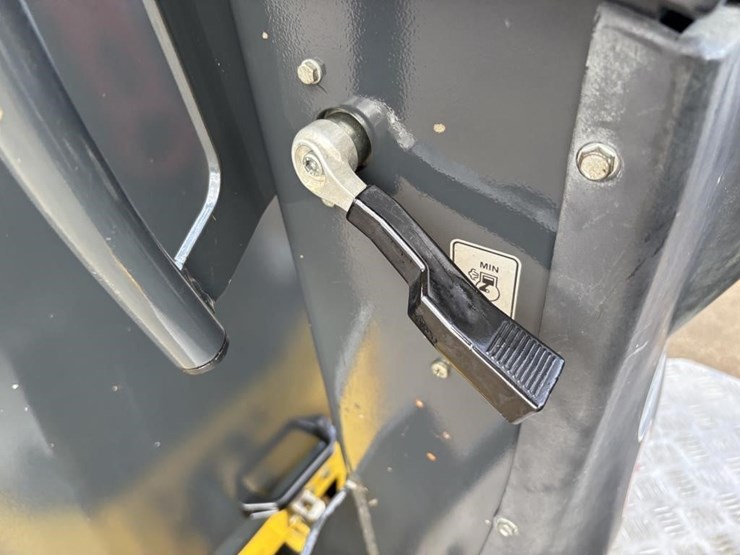 2017-bomag-bw120-image-19