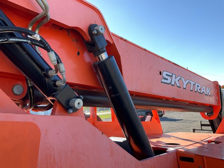 2016-sky-trak-6042-image-50