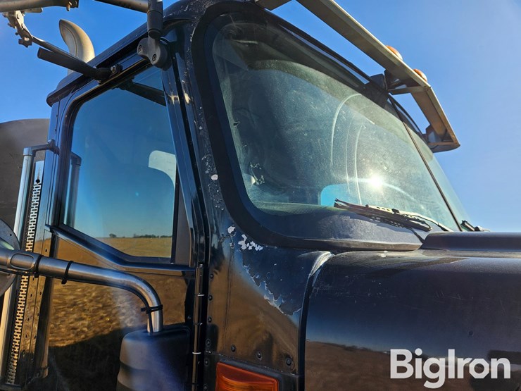 international-9900-image-14