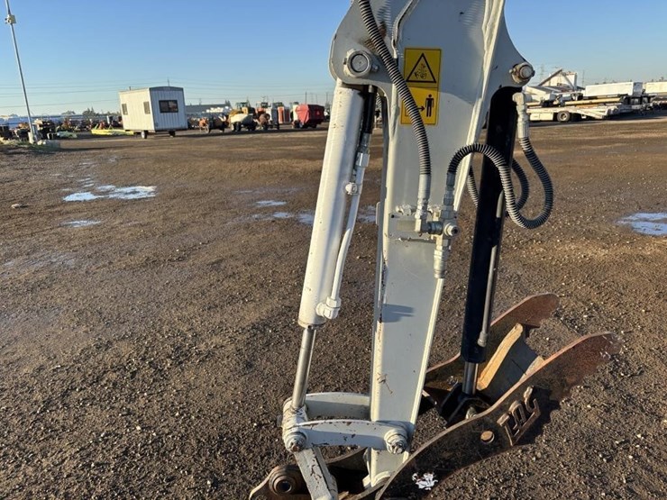 takeuchi-tb230-image-17