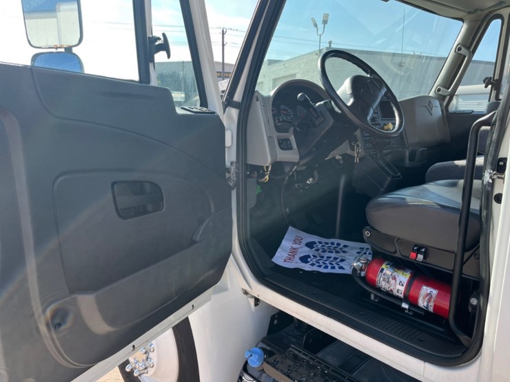 2018-international-durastar-4300-image-18