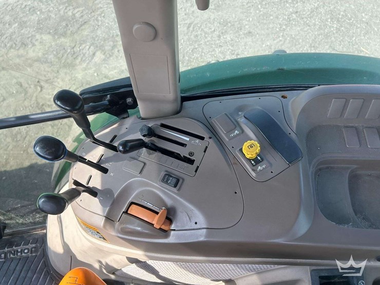 john-deere-6135e-image-22