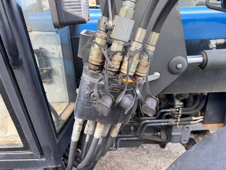 new-holland-3930-image-18