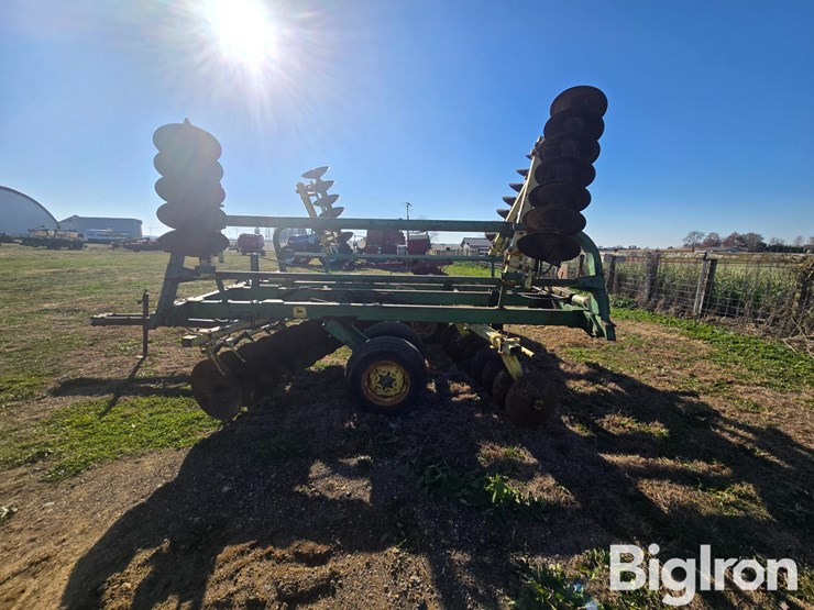 john-deere-230-image-8