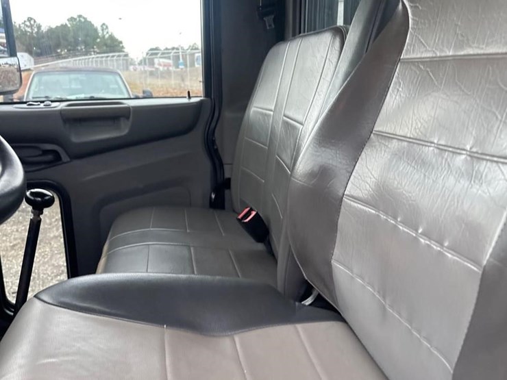 peterbilt-337-image-23