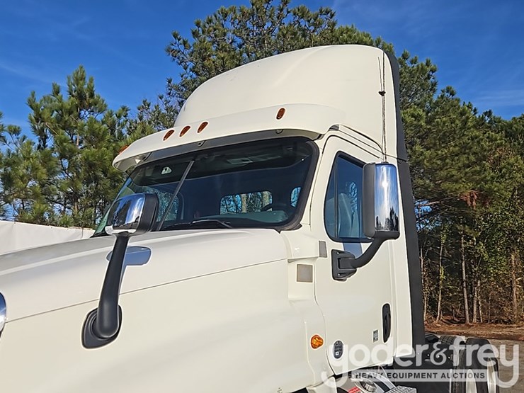 2018-freightliner-cascadia-image-19