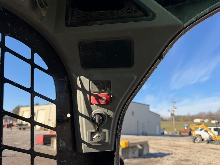 caterpillar-239d-image-26