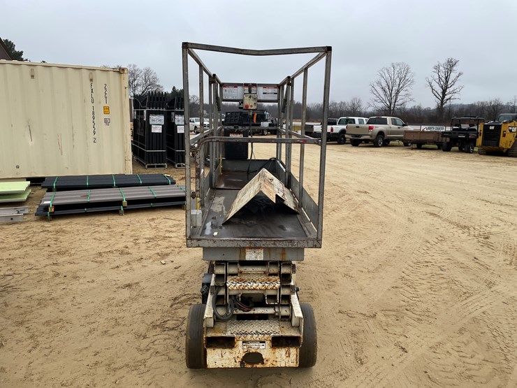 #301-•-terex-scissor-lift-image-6