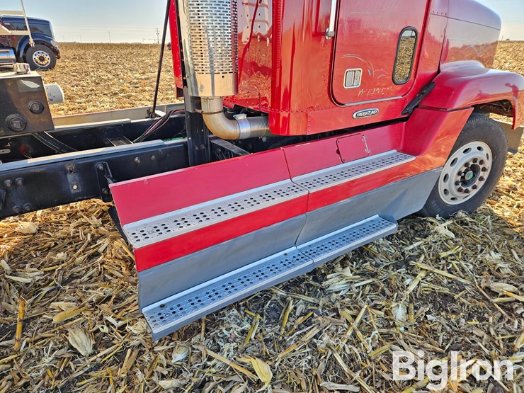 freightliner-fld120-image-16