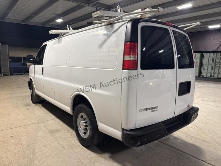 2015-chevrolet-express-2500-image-9