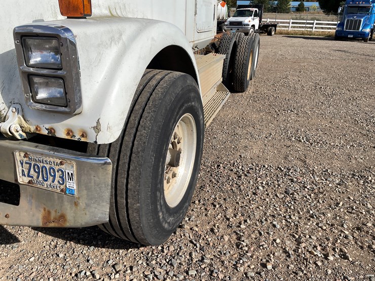 #1104-•-1989-international-truck-tractor-**should-be-trailered**-(has-mn-title)-image-9