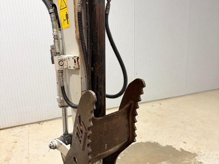 takeuchi-tb230-image-12