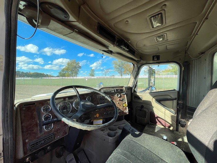 #1105-•-2005-international-5500i-6x4-dump-truck-(has-mn-title)-image-28