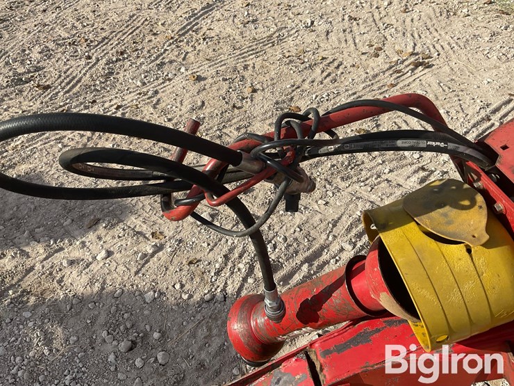 new-holland-660-image-12