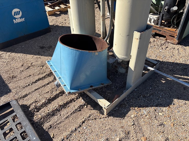 #3514-•-deltech-compressed-air-dryer-image-2