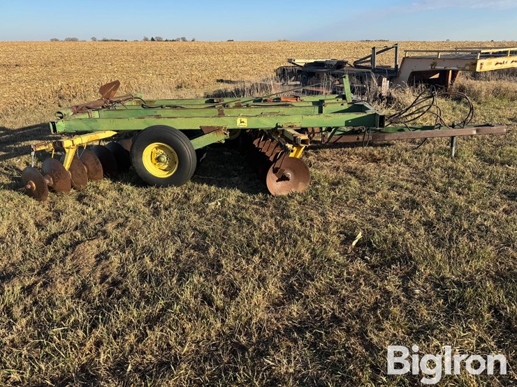 john-deere-230-image-4