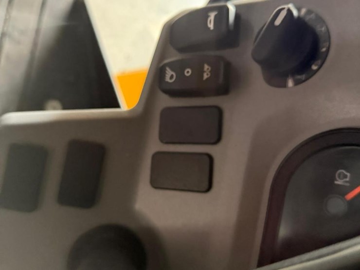 caterpillar-cb4.0-image-9