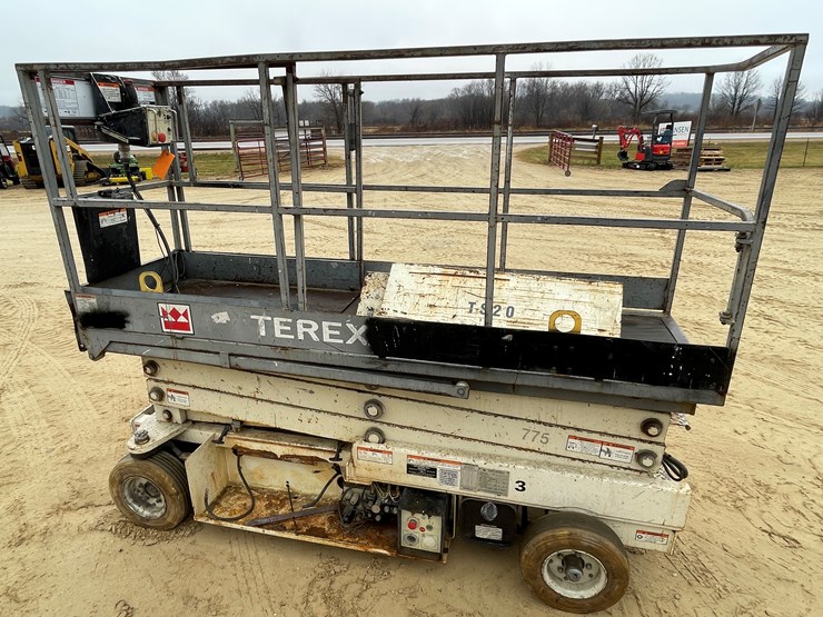 #301-•-terex-scissor-lift-image-8