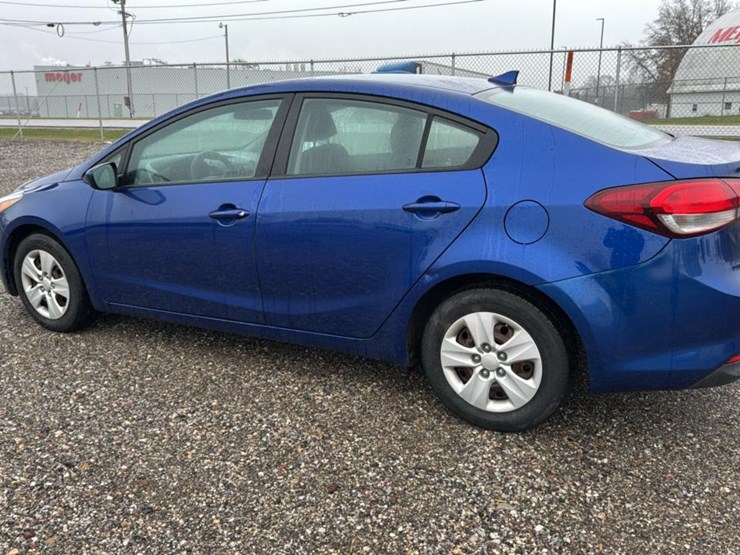 #2051-•-2017-kia-forte*-image-3
