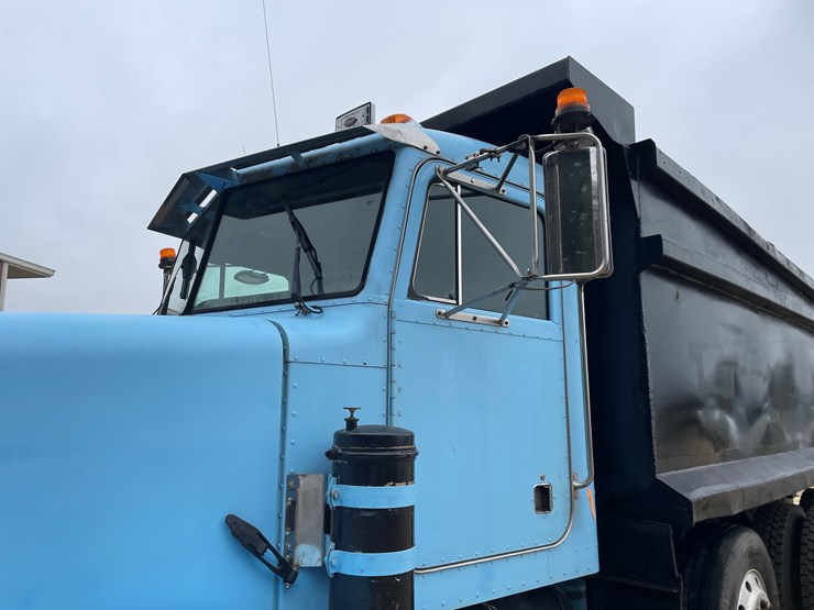 peterbilt-357-image-13