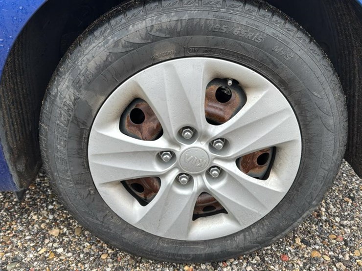 #2051-•-2017-kia-forte*-image-14