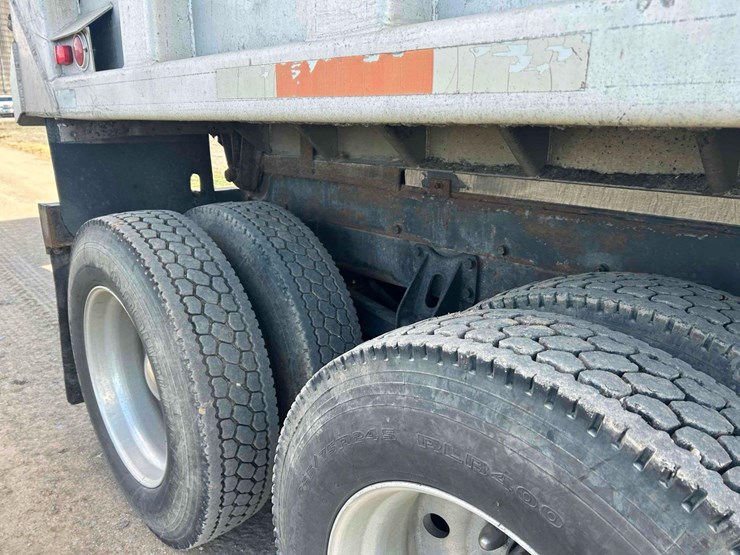 western-star-4964f-image-37