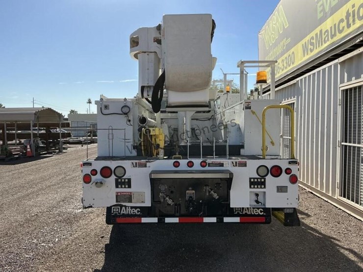 2015-international-7400-image-6