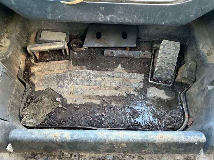 2019-deere-331g-image-23