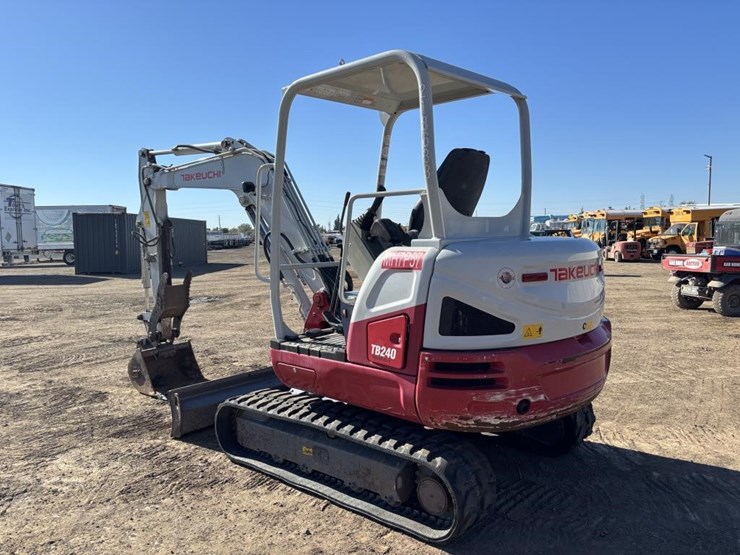 takeuchi-tb240-image-4