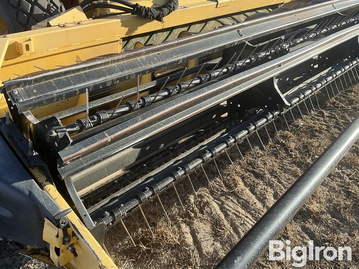 new-holland-320-image-15