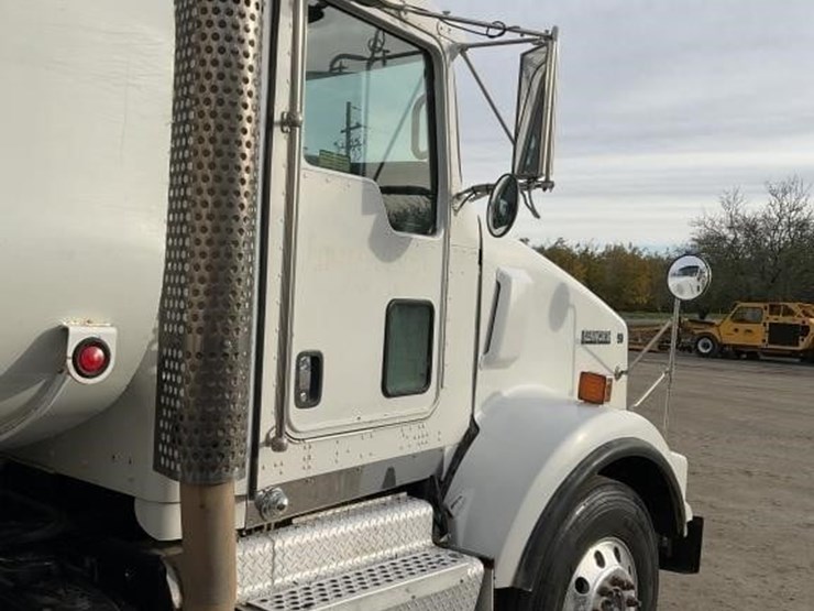 2012-kenworth-t800-image-13