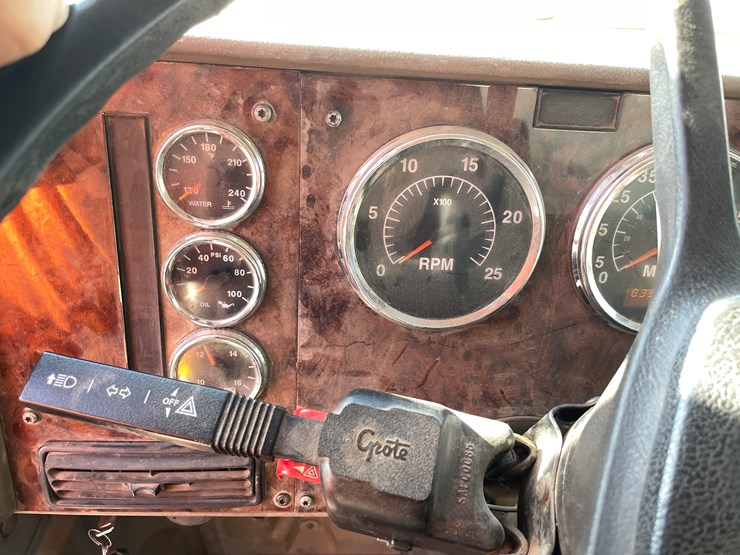 #1105-•-2005-international-5500i-6x4-dump-truck-(has-mn-title)-image-30